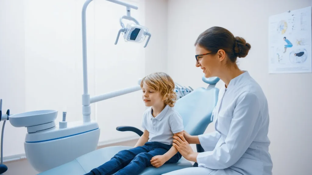 Можно ли лечить молочные зубы под микроскопом?